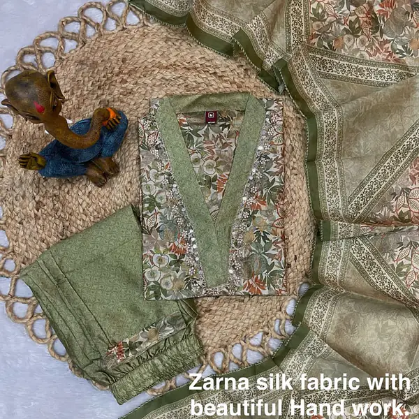 Kurti Set Zarina Silk secondary image