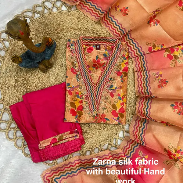 Kurti Set Zarina Silk primary image